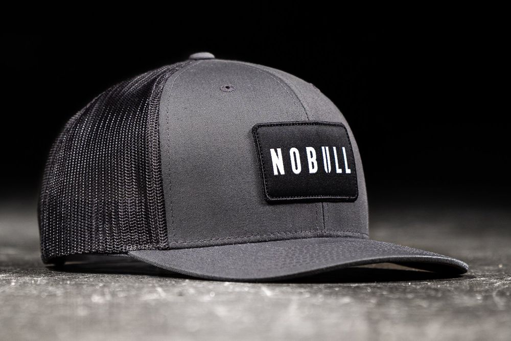 NOBULL Caps - Nobull Curved-Brim Trucker Tamno Sive (783049-QDR)